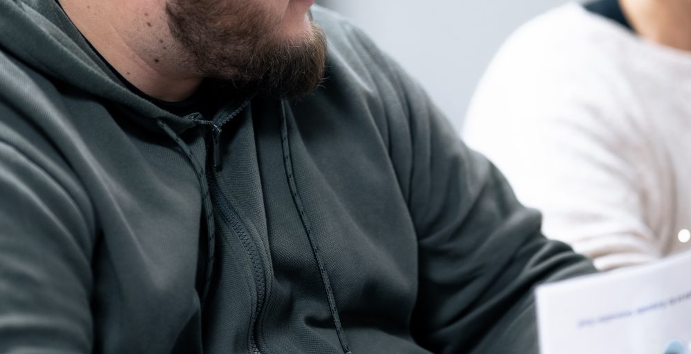 Patient participant à un atelier collectif au Centre Phenix Grenoble, impliqué dans le parcours pluridisciplinaire de prise en charge de l’obésité